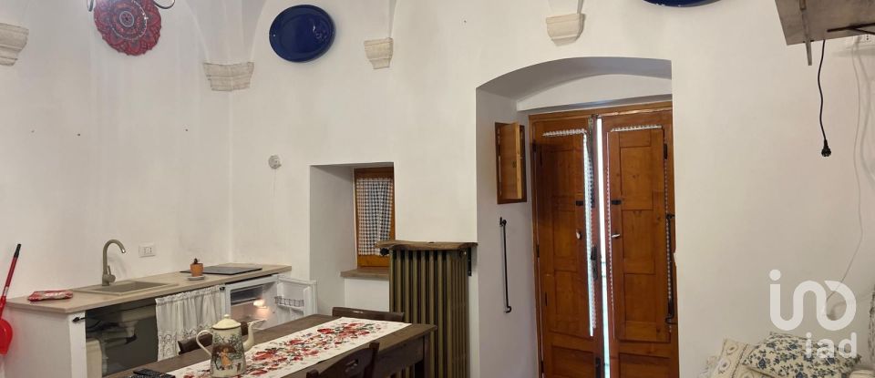 Town house 4 rooms of 180 m² in Cisternino (72014)