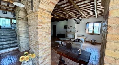 Farm 5 rooms of 300 m² in Colonnella (64010)