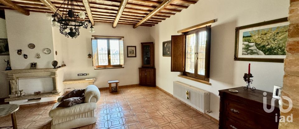 Farm 5 rooms of 300 m² in Colonnella (64010)