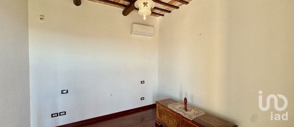 Villa 5 locali di 300 m² in Colonnella (64010)