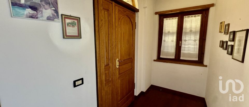 Farm 5 rooms of 300 m² in Colonnella (64010)