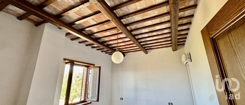 Farm 5 rooms of 300 m² in Colonnella (64010)