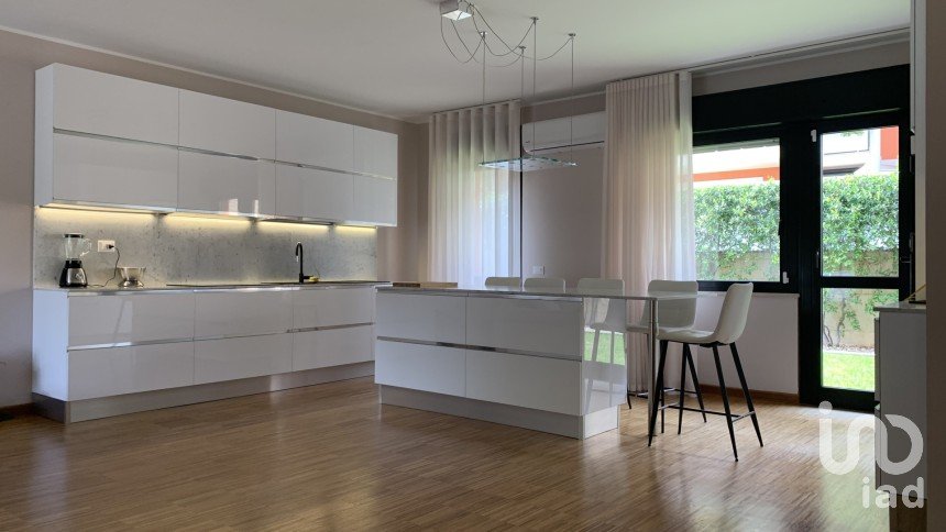 Villa a schiera 11 locali di 400 m² in Pescara (65125)