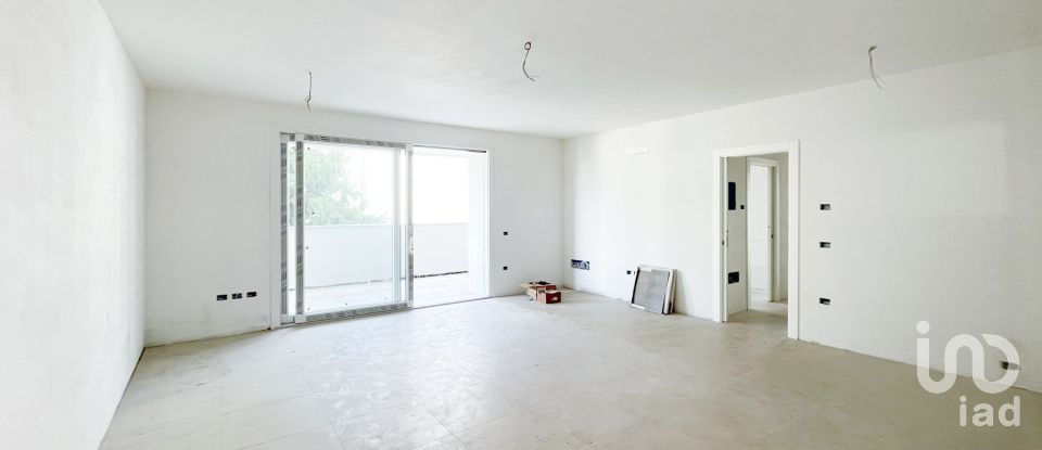 Building 4 rooms of 126 m² in Padova (35136)