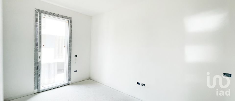 Building 4 rooms of 126 m² in Padova (35136)