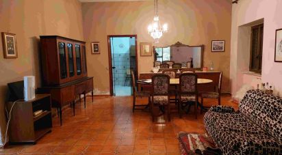 Town house 6 rooms of 200 m² in Camigliano (81050)