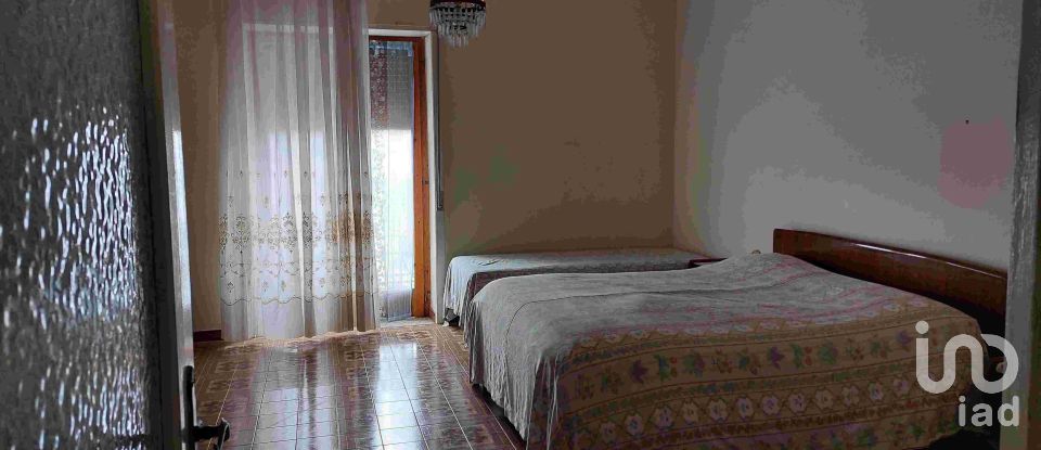 Town house 6 rooms of 200 m² in Camigliano (81050)