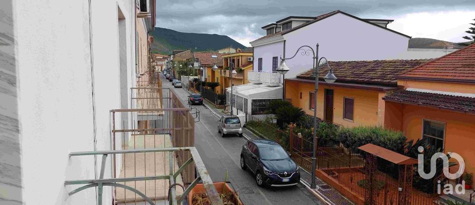 Town house 6 rooms of 200 m² in Camigliano (81050)