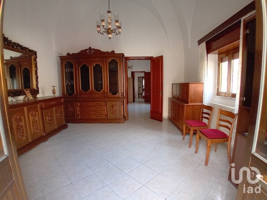 Town house 8 rooms of 200 m² in Melpignano (73020)