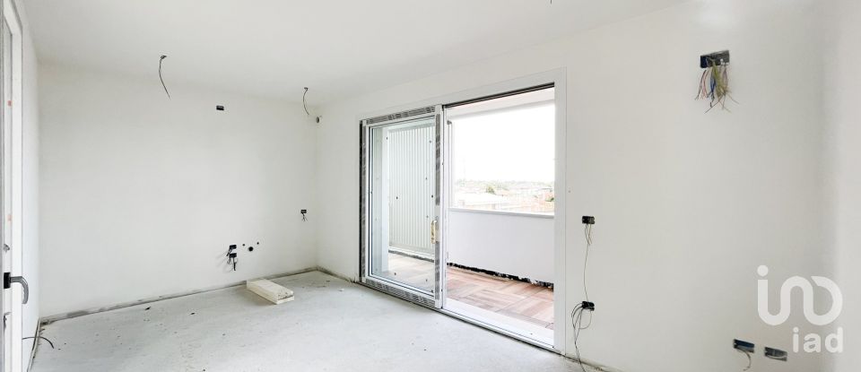 Building 5 rooms of 218 m² in Padova (35136)