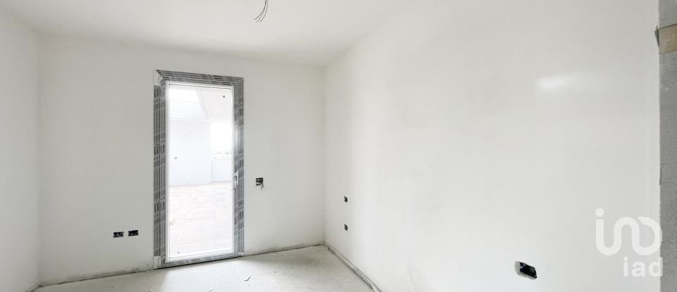 Building 5 rooms of 218 m² in Padova (35136)