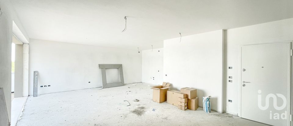 Building 4 rooms of 170 m² in Padova (35136)