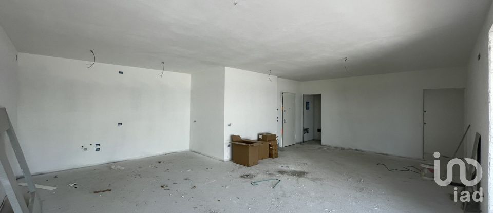 Building 4 rooms of 170 m² in Padova (35136)