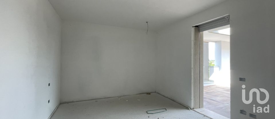 Building 4 rooms of 170 m² in Padova (35136)