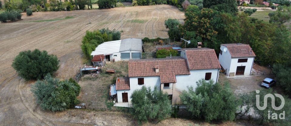 Farm 14 rooms of 340 m² in Civitanova Marche (62012)