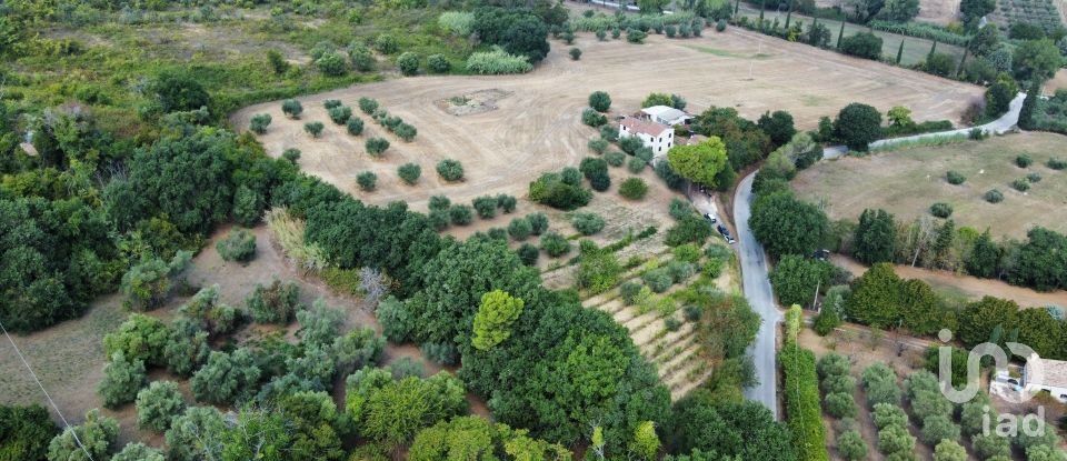 Farm 14 rooms of 340 m² in Civitanova Marche (62012)