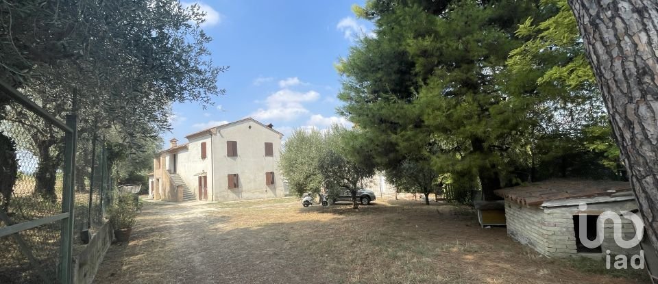 Farm 14 rooms of 340 m² in Civitanova Marche (62012)