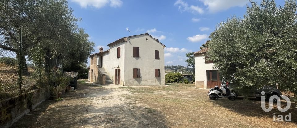 Farm 14 rooms of 340 m² in Civitanova Marche (62012)