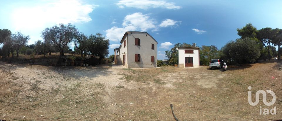 Farm 14 rooms of 340 m² in Civitanova Marche (62012)