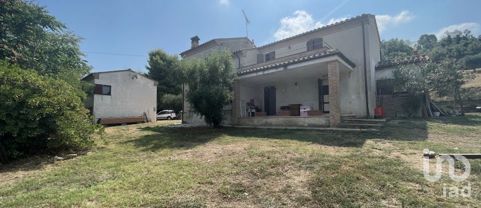 Farm 14 rooms of 340 m² in Civitanova Marche (62012)