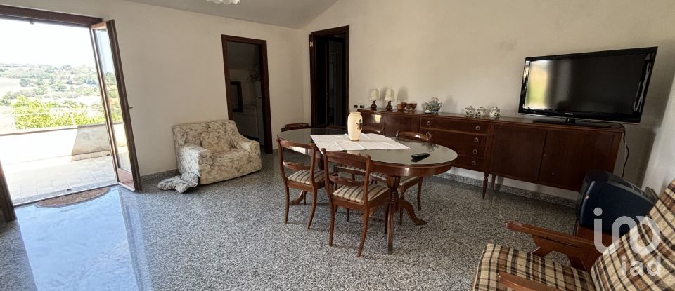 Farm 14 rooms of 340 m² in Civitanova Marche (62012)