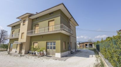 Villa Bifamiliare 6 locali di 180 m² a Treia (62010)