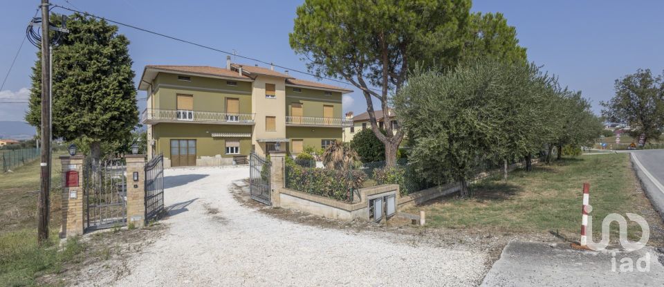 Villa Bifamiliare 6 locali di 180 m² a Treia (62010)