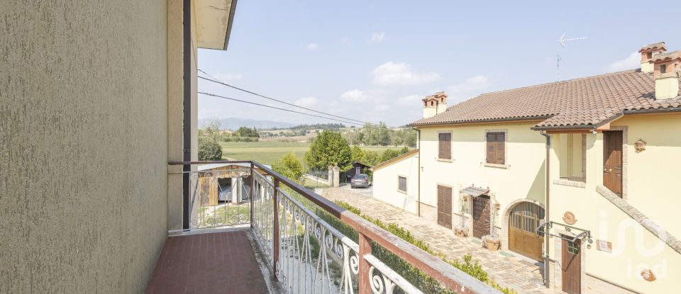 Villa Bifamiliare 6 locali di 180 m² a Treia (62010)