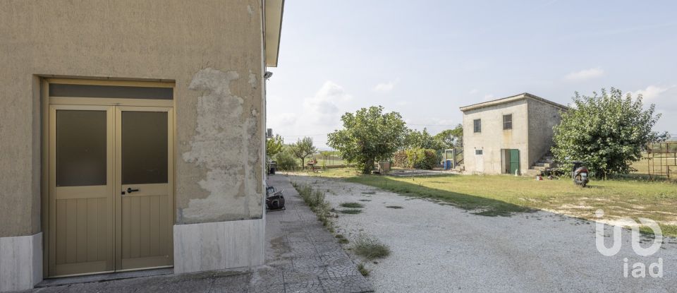 Villa Bifamiliare 6 locali di 180 m² a Treia (62010)