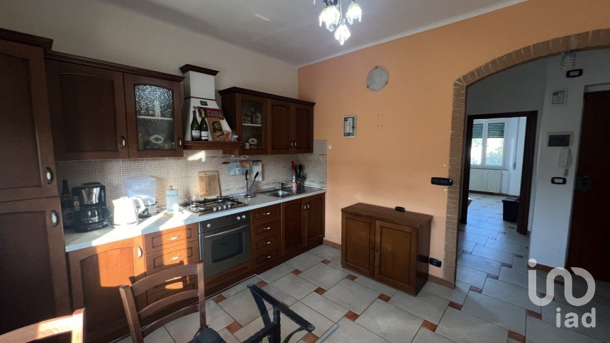 Palazzo / Stabile 4 locali di 65 m² a Falerone (63837)