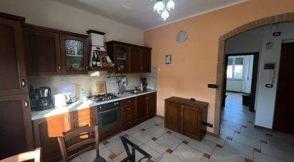 Palazzo / Stabile 4 locali di 65 m² a Falerone (63837)