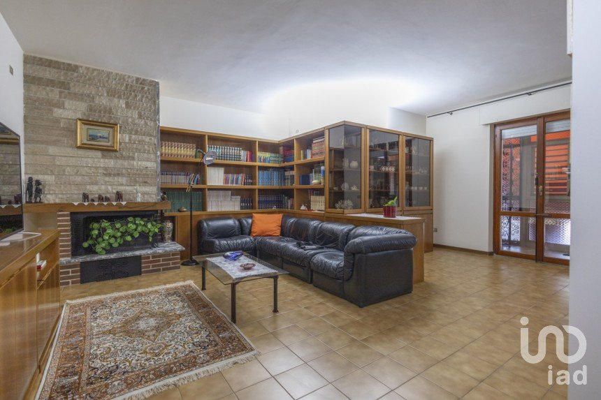 Four-room apartment of 140 m² in Castelfidardo (60022)