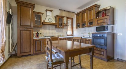 Four-room apartment of 215 m² in Castelfidardo (60022)