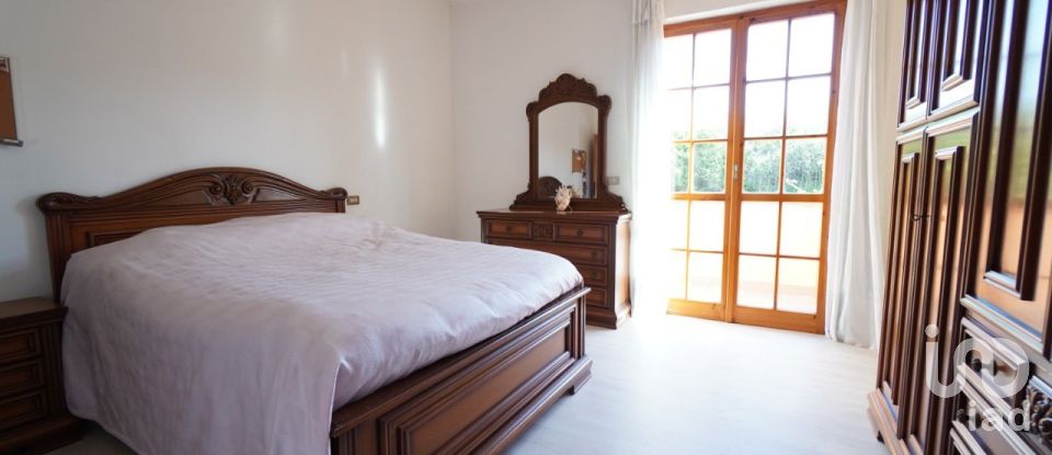 Duplex 10 rooms of 160 m² in Mosciano Sant'Angelo (64023)