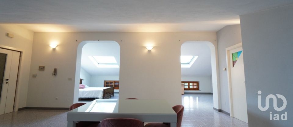 Duplex 10 rooms of 160 m² in Mosciano Sant'Angelo (64023)