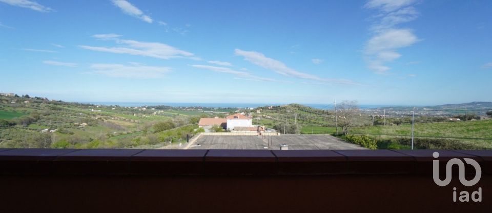 Duplex 10 rooms of 160 m² in Mosciano Sant'Angelo (64023)