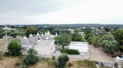 Equestrian facility 15 rooms of 244 m² in Locorotondo (70010)