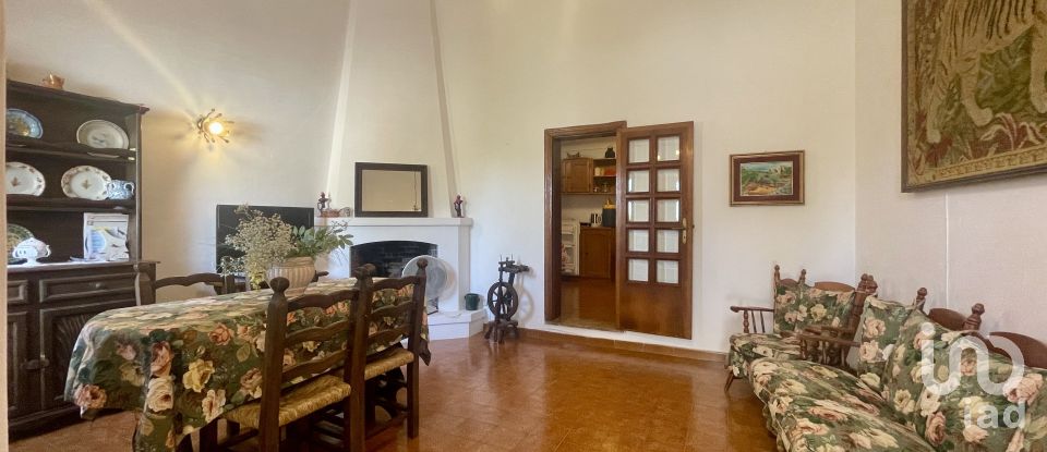 Equestrian facility 15 rooms of 244 m² in Locorotondo (70010)