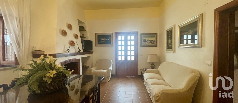 Equestrian facility 15 rooms of 244 m² in Locorotondo (70010)