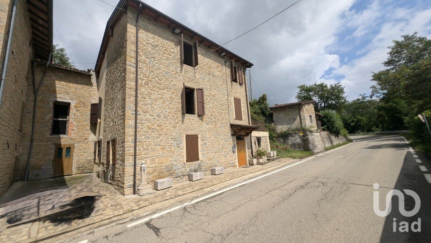 Casa 7 locali di 273 m² in Neviano degli Arduini (43024)