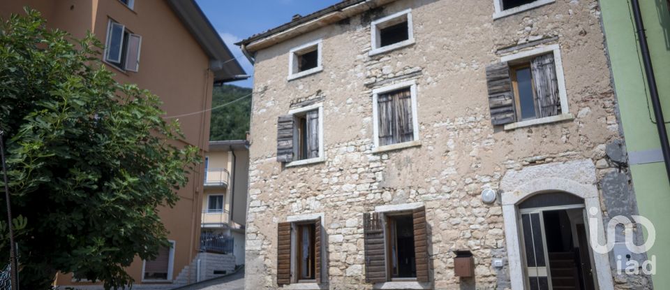 Lodge 8 rooms of 163 m² in Grezzana (37023)