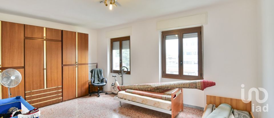 Appartamento 7 locali di 237 m² a Seregno (20831)