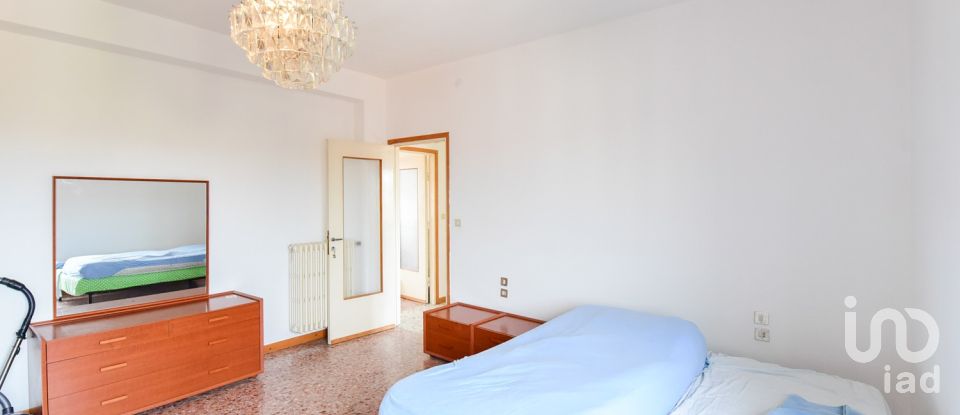 Appartamento 7 locali di 237 m² a Seregno (20831)