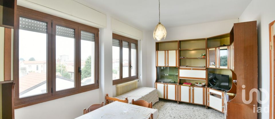 Appartamento 7 locali di 237 m² a Seregno (20831)