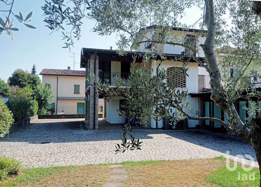 Villa 5 locali di 180 m² in Desenzano del Garda (25015)