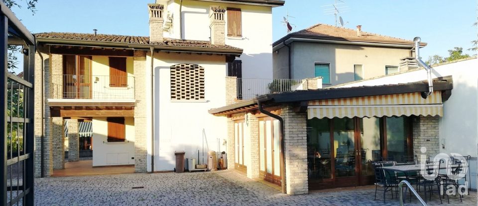 Farm 5 rooms of 180 m² in Desenzano del Garda (25015)