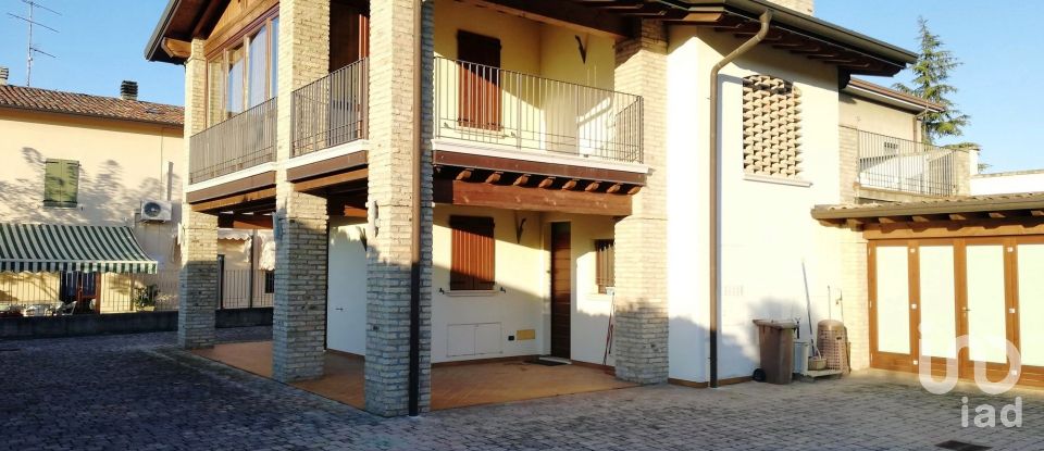 Villa 5 locali di 180 m² in Desenzano del Garda (25015)