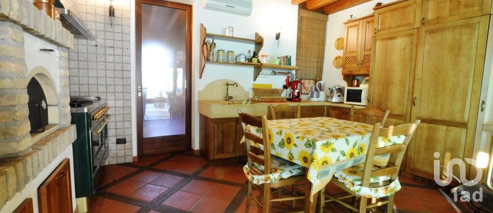 Farm 5 rooms of 180 m² in Desenzano del Garda (25015)