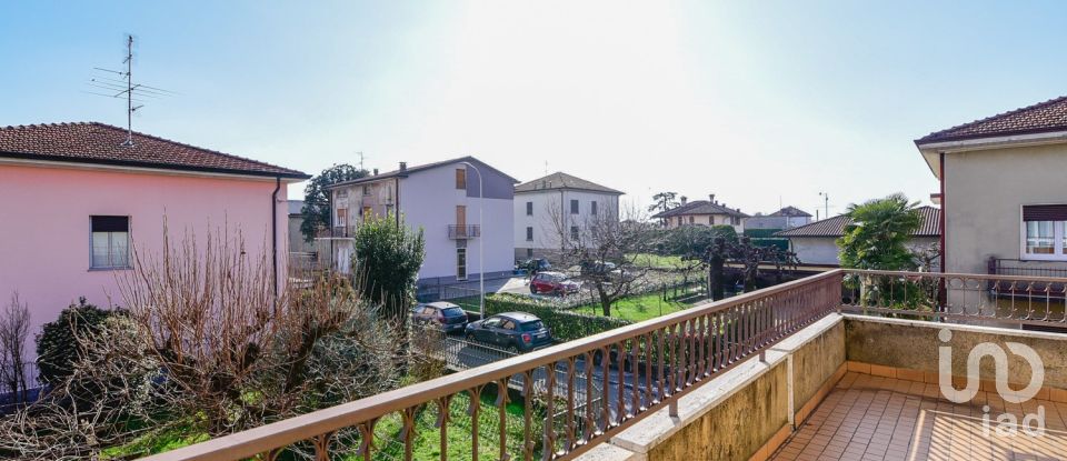 Apartment 5 rooms of 225 m² in Figino Serenza (22060)