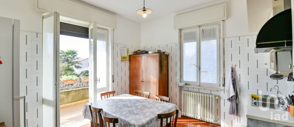 Appartamento 5 locali di 225 m² a Figino Serenza (22060)